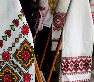 "Запропонував купити вишиванки". У буковинки з картки викрали 60 тис грн