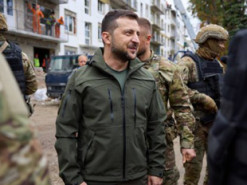 Зеленський показав фото з Харківщини і "засвітив" шеврон із потужним гаслом