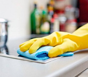 Вакансія століття: на британському урядовому сайті шукають оголених прибиральниць