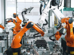 Apple планує виробляти iPhone в США, але чекає на появу роботизованих технологій