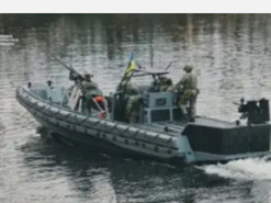 Українські розробники представили унікальний бойовий катер з кулеметом для ГУР