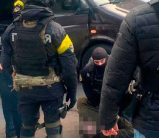 У Дніпрі чоловік за 20 тисяч доларів переправляв ухилянтів за кордон