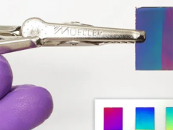 Новая электронная бумага отображает насыщенные цвета и она экономичней аналогов