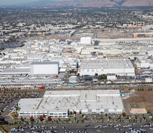 Предприятие Tesla в Калифорнии признано самым производительным автомобильным заводом в США