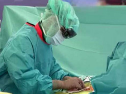 В Швейцарии проведена первая в мире операция на позвоночнике с использованием дополненной реальности