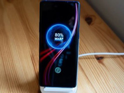Беспроводную зарядку OnePlus 8 Pro испытали в действии
