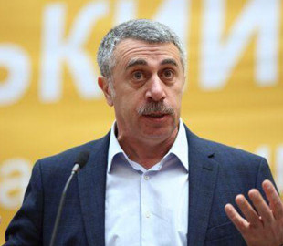 Комаровский заявил, что пользоваться мобильником в грозу можно. В ГСЧС утверждают обратное