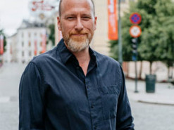 Режиссер "Лары Крофт" Роар Утхауг снимет фильм "Тролль" для Netflix