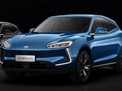 В Шанхае Huawei представил свой первый автомобиль