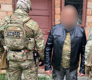 Збував револьвери через інтернет і відправляв поштою: на Волині викрили 38-річного торговця зброєю