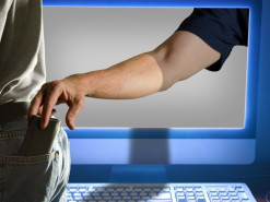 Интернет-мошенники убедили жертву в два раза переплатить за несуществующий товар