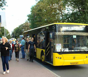 Когда в Киеве можно будет платить за наземный транспорт банковской картой