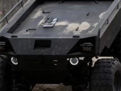 В Україні створили наземний дрон VARKHAN: він доставлятиме спорядження на передову