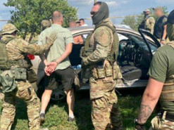 Моряків призовного віку незаконно переправляли через кордон "заднім числом"