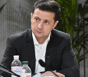 Зеленський відповів на петицію про встановлення справедливих зарплат держслужбовцям