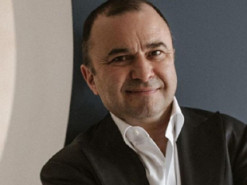 Віктор Павлік показав рідкісне фото з єдиною донькою та онуком