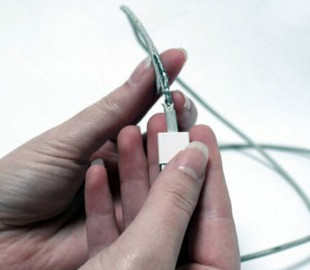 Apple запатентовала «неубиваемый» кабель для смартфонов