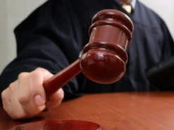 Tinder-скандал зі студенткою КПІ: суд продовжив запобіжний захід блогеру Барабошку