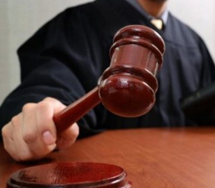 Tinder-скандал зі студенткою КПІ: суд продовжив запобіжний захід блогеру Барабошку