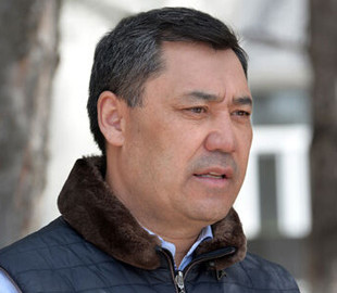 В Кыргызстане от COVID-19 лечат отваром по рецепту президента. Пост об этом Facebook удалил