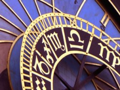 Роскомнадзор оштрафовал астролога за прогноз победы Путина