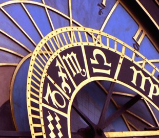 Роскомнадзор оштрафовал астролога за прогноз победы Путина