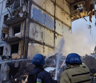 Зеленський оприлюднив кадри з місця обстрілу в Запоріжжі: світ має бачити правду