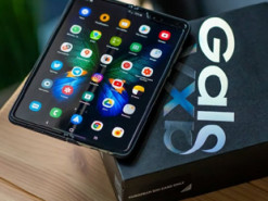 Samsung выпустила крупное обновление для своего первого складного смартфона