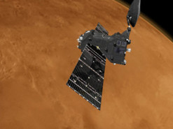 ESA опубликовало фото покрытого льдом кратера на Марсе