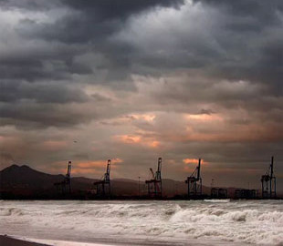 Facebook бросил бурильное оборудование на дне океана