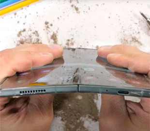 Смартфон Samsung Galaxy Z Fold 3 испытали на прочность