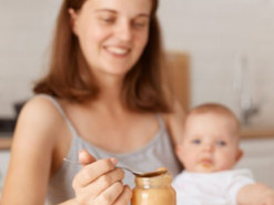 Педиатр рассказала, как ни в коем случае нельзя кормить детей