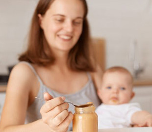 Педиатр рассказала, как ни в коем случае нельзя кормить детей