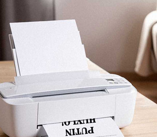 Хакеры Anonymous взломали принтеры рашистов и печатают антипутинские призывы