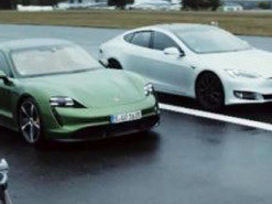 Электрический Porsche Taycan Turbo S сразился в гонке с Tesla Model S P100D