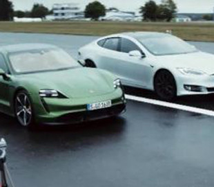 Электрический Porsche Taycan Turbo S сразился в гонке с Tesla Model S P100D