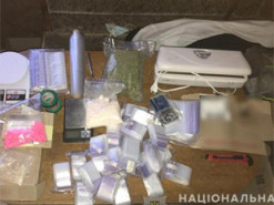 Оперативники затримали наркокур’єра та вилучили наркотики та психотропи на 350 тисяч гривень