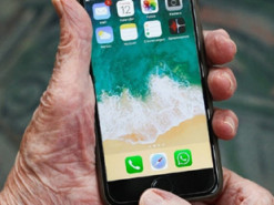 Волонтери просять допомогти зібрати б/у смартфони для мешканців звільнених районів Київщини