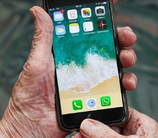 Волонтери просять допомогти зібрати б/у смартфони для мешканців звільнених районів Київщини