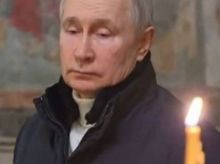 Один посеред церкви: ЗМІ показали Путіна на різдвяному богослужінні