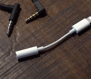 В комплекте с iPhone 2018 года не будет переходника для наушников