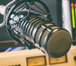 Пропаганда та пісні про путіна: рашисти в Енергодарі створили свою радіостанцію