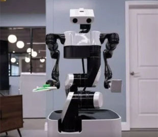 Toyota представила робота-дворецкого, свисающего с потолка