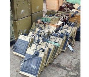 Окупанти видали "мобікам" рації, які використовувалися в 80-х роках минулого століття. Фото