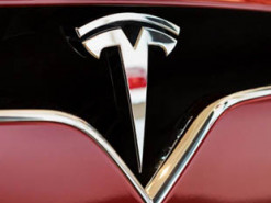 Голова ради директорів Tesla продала акції компанії