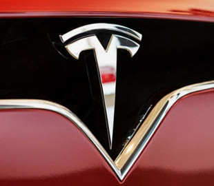 Голова ради директорів Tesla продала акції компанії