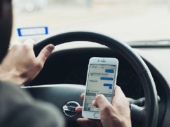 Владельцы iPhone опаснее на дорогах, чем пользователи Android