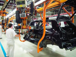 Как глобальный дефицит полупроводников и микрочипов уже сказался на ведущих автопроизводителях