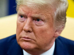 Замешан коронавирус. Facebook впервые удалил запись Трампа