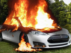 Tesla сгорела вместе с водителем – китайские СМИ опубликовали фото